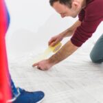 Cum se calculează grosimea optimă a unei pardoseli sintetice