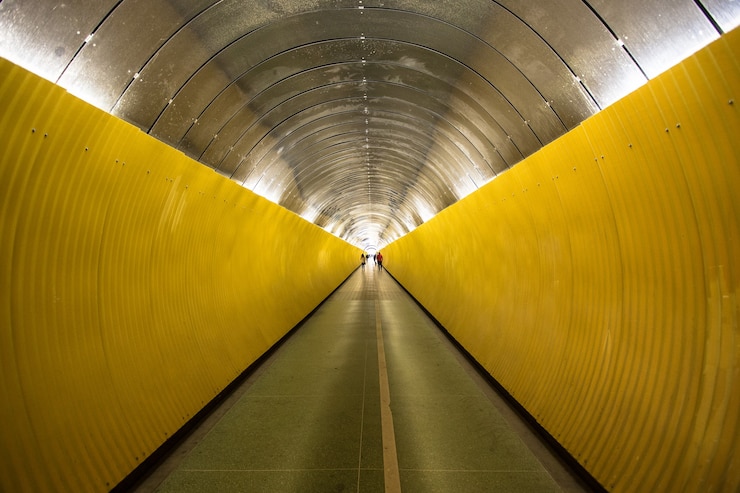 Aplicarea în tuneluri sau spații subterane